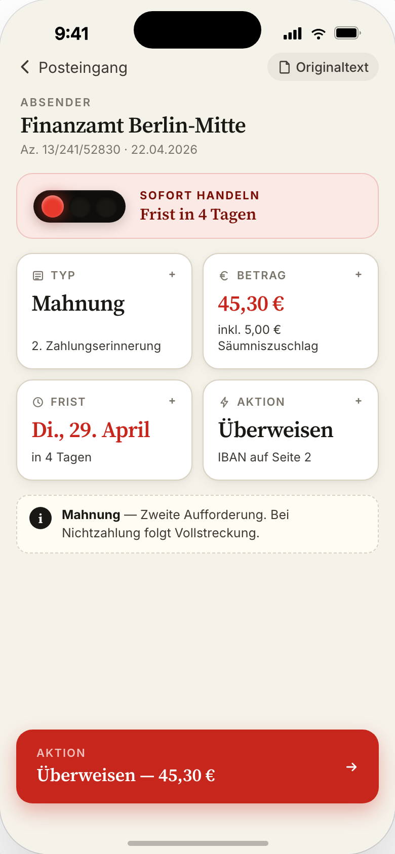 iPhone zeigt eine Mahnung vom Finanzamt Berlin-Mitte, entschlüsselt in vier Fakten: Art, Betrag 45,30 EUR, Frist in 4 Tagen, Handlung